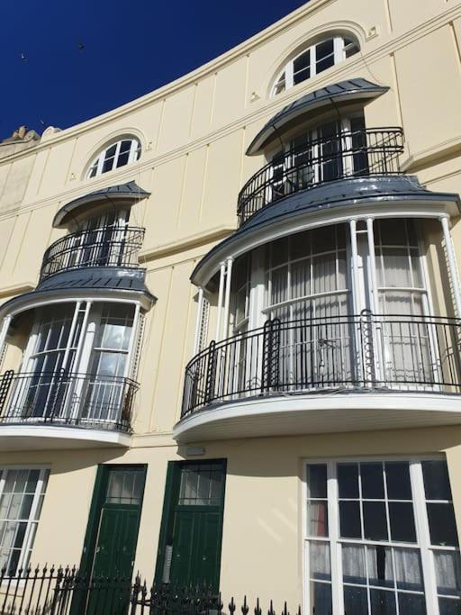 Period Sea View Flat In Hastings Apartamento Exterior foto